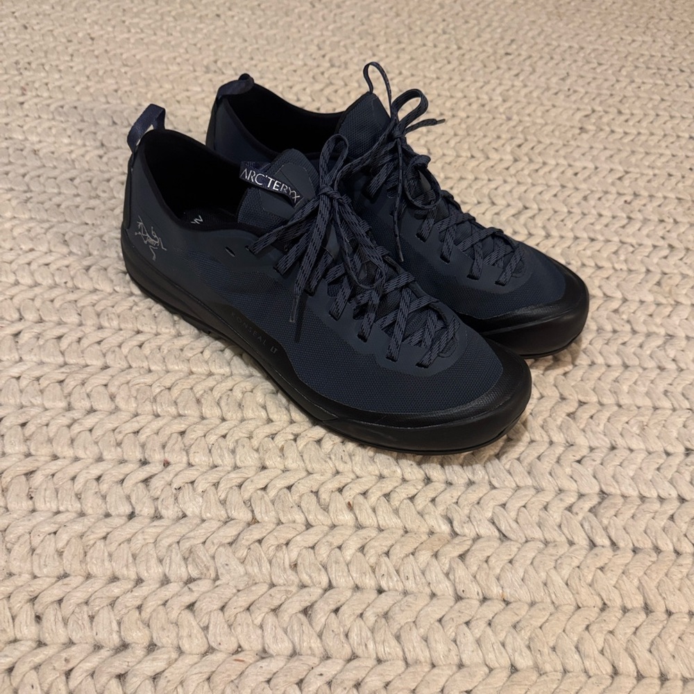 Arc'teryx Men's Dark Blue Athletic Shoes